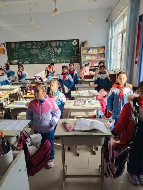 赵宅中心小学,二年级二班.孩子们上课时的场景.