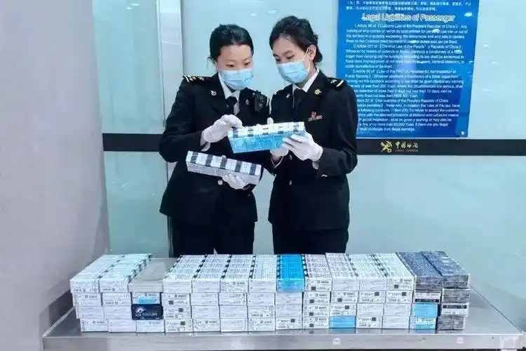 共1.18万支,大连机场海关查获2旅客违规携带香烟59条