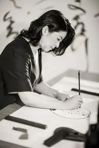 许静"我神"力透纸背绘女力