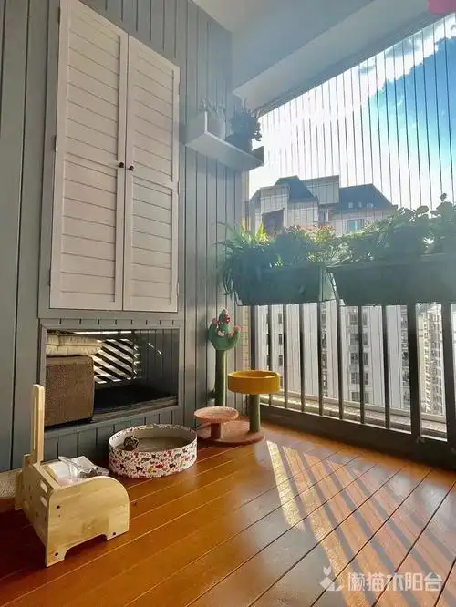 阳台茶室装修案例佛山懒猫木阳台公司精心装修效果图供参考