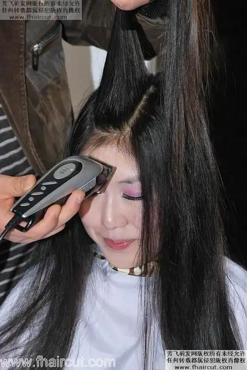 漂亮长发女孩剃光头12