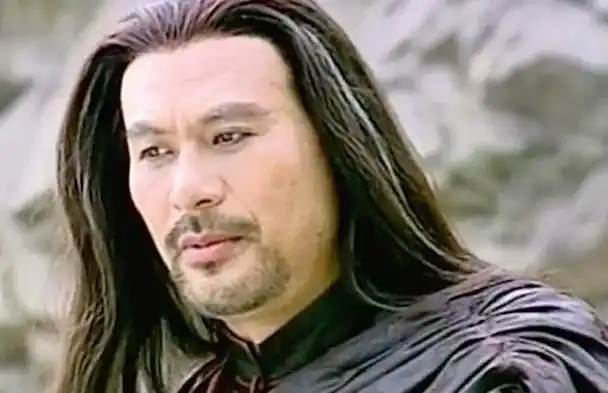 《鹿鼎记》里红帽子,白胡子的鳌拜;徐锦江是中国