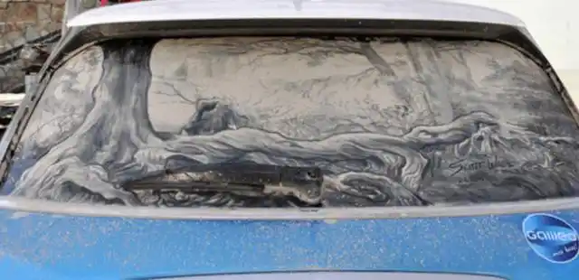 在车玻璃上画画,车主看到不忍心擦,堪称"大师作"