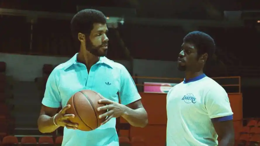 胜利时刻:湖人王朝崛起 第一季丨贾巴尔传授魔术师进攻独门绝技:天勾