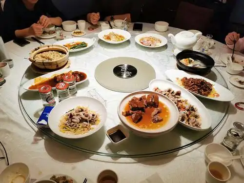 晚上在炳胜酒家吃的晚餐,老宋从深圳赶来请客.