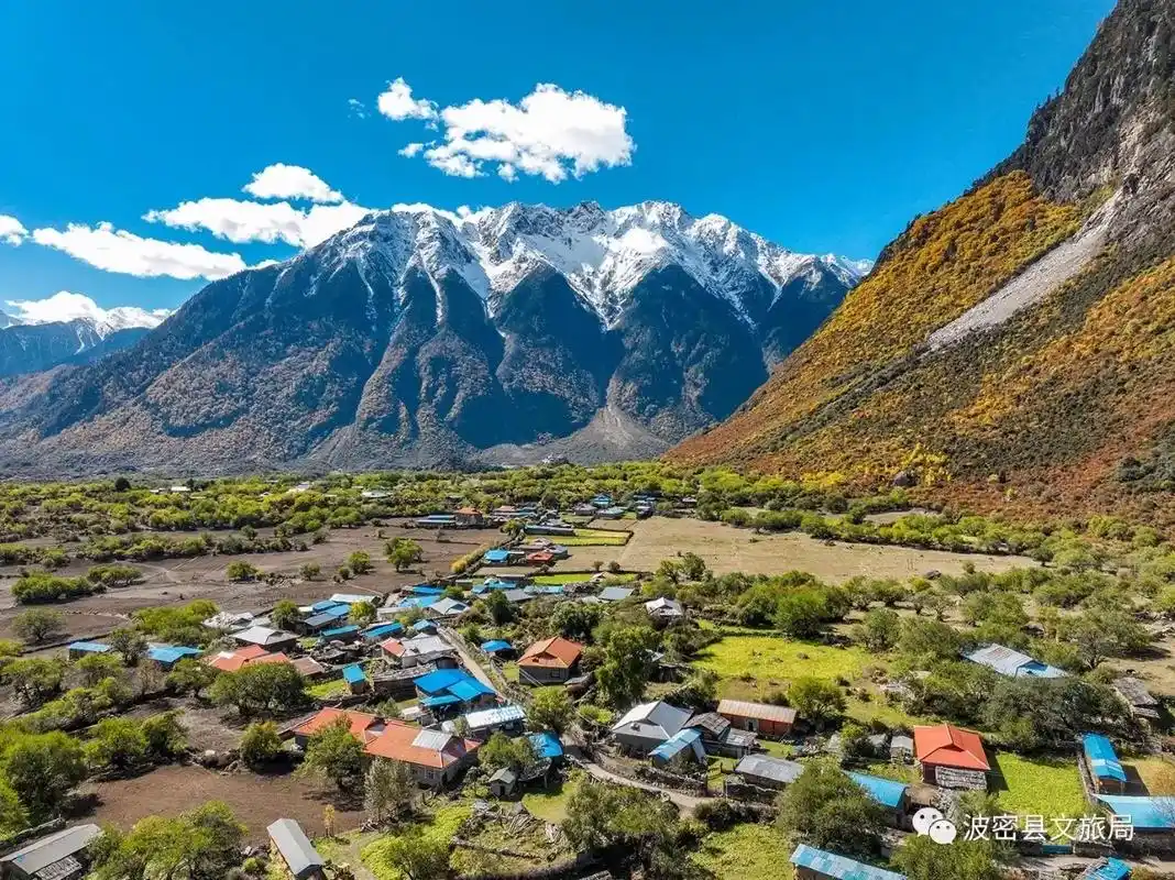 地方位于西藏林芝市波密县玉许乡帮肯村,这里能欣赏桃花与冰川, - 抖