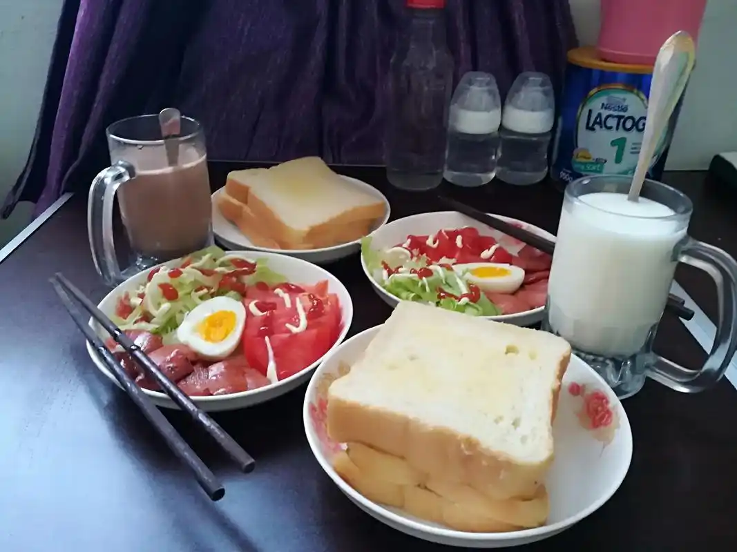 今天早上做的西式早餐,顺便给儿子拍几张照片, - 抖音