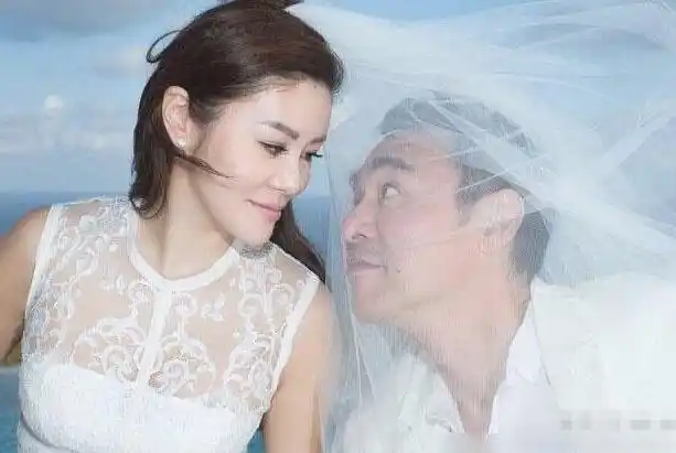 女子4年帮他还清2亿并生2女儿后结婚,如今他名声大噪!