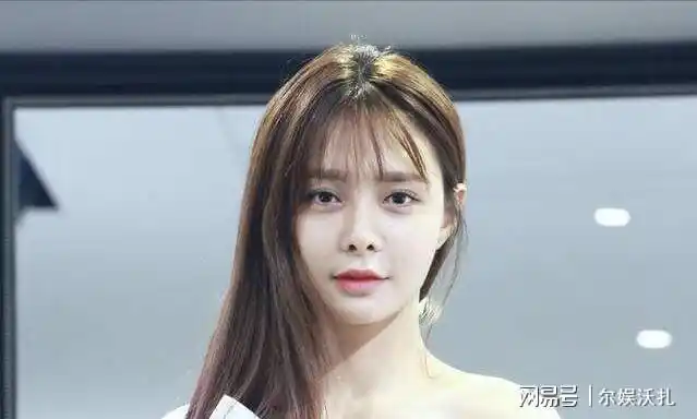 沈梦辰,晒新疆自驾游,白短袖蓝裤子像少女|杜海涛|素颜|整容_网易订阅