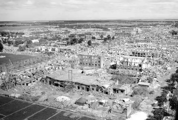 1966年邢台地震,周总理乘机赶往灾区,途中罕见发火:赶快下去