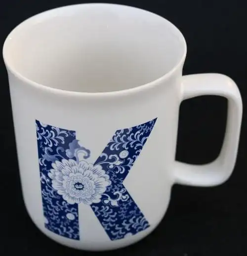 专利详情摘要 1.本外观设计产品的名称:马克杯(英文字母花纹j~r).2.