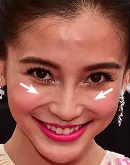 angelababy的印第安纹也快崩不住了