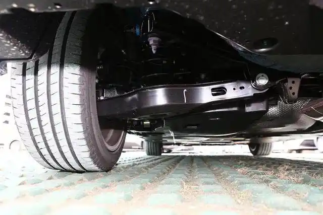 雷凌e型多连杆式独立后悬架威朗扭力梁 瓦特连杆式非独立悬架不过威朗