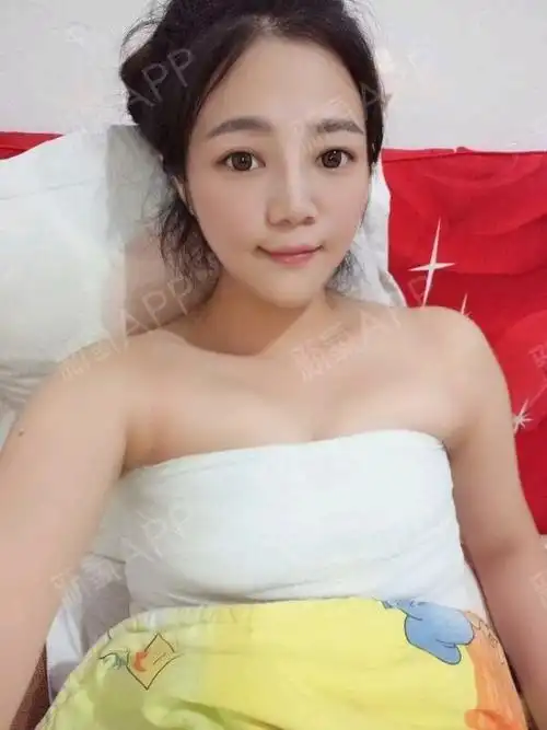 武汉假体隆胸好不好_效果图_氧气th4e50b假体隆胸术后第0天_新氧美容