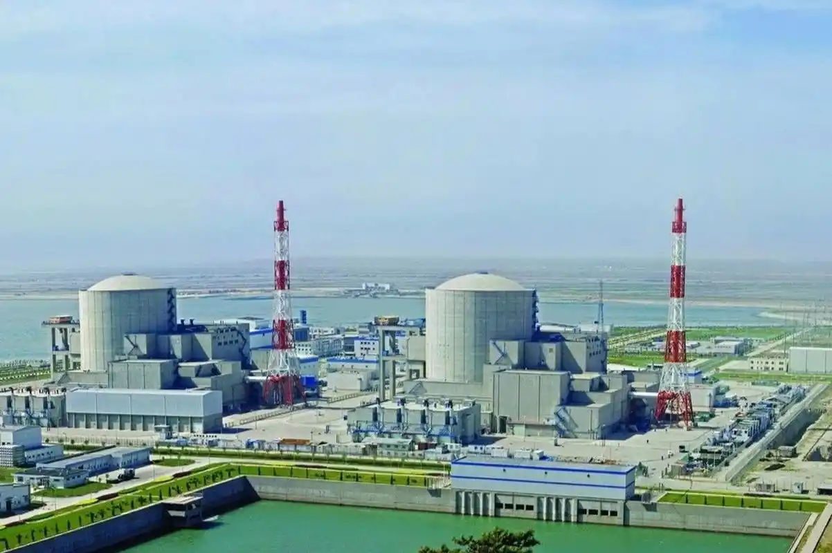 海盐跑戳之秦山核电厂 秦山核电站坐落于浙江省嘉兴市海盐县秦山镇双