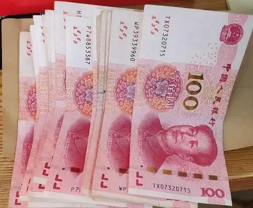 好有爱男子匿名撂下2000元捐款并用自带消毒液对信封消毒