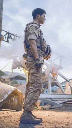 宋仲基呐 穿军装都那么帅呐