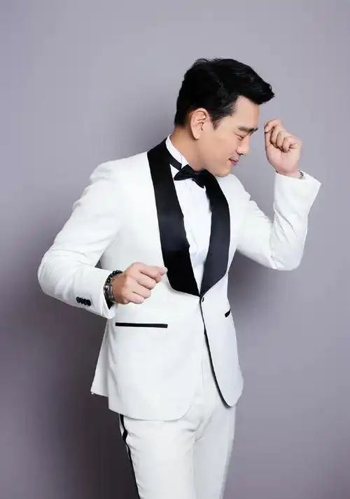 演员王耀庆:为了不搬家娶了房东女儿,婚后生两子,幸福美满