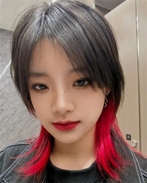 狼尾鲻鱼头,方脸女生必备修脸发型,风格多样,酷感十