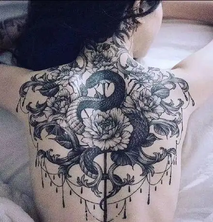 女生大满背黑蛇纹身图案23