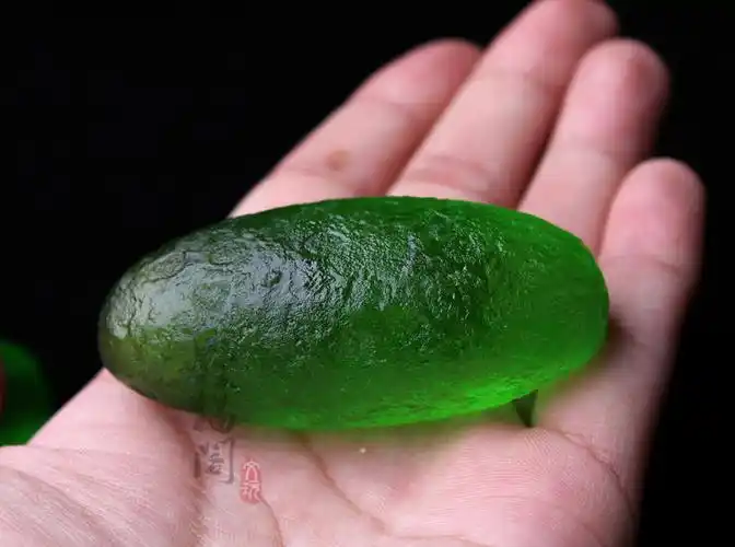 欧费罗ゞ 捷克绿色陨石把玩原石diy吊坠 疗愈灵性宇宙能量摆件 捷克