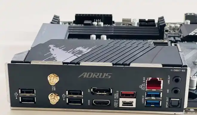 技嘉小雕b660m电竞主板开箱供电出众散热强