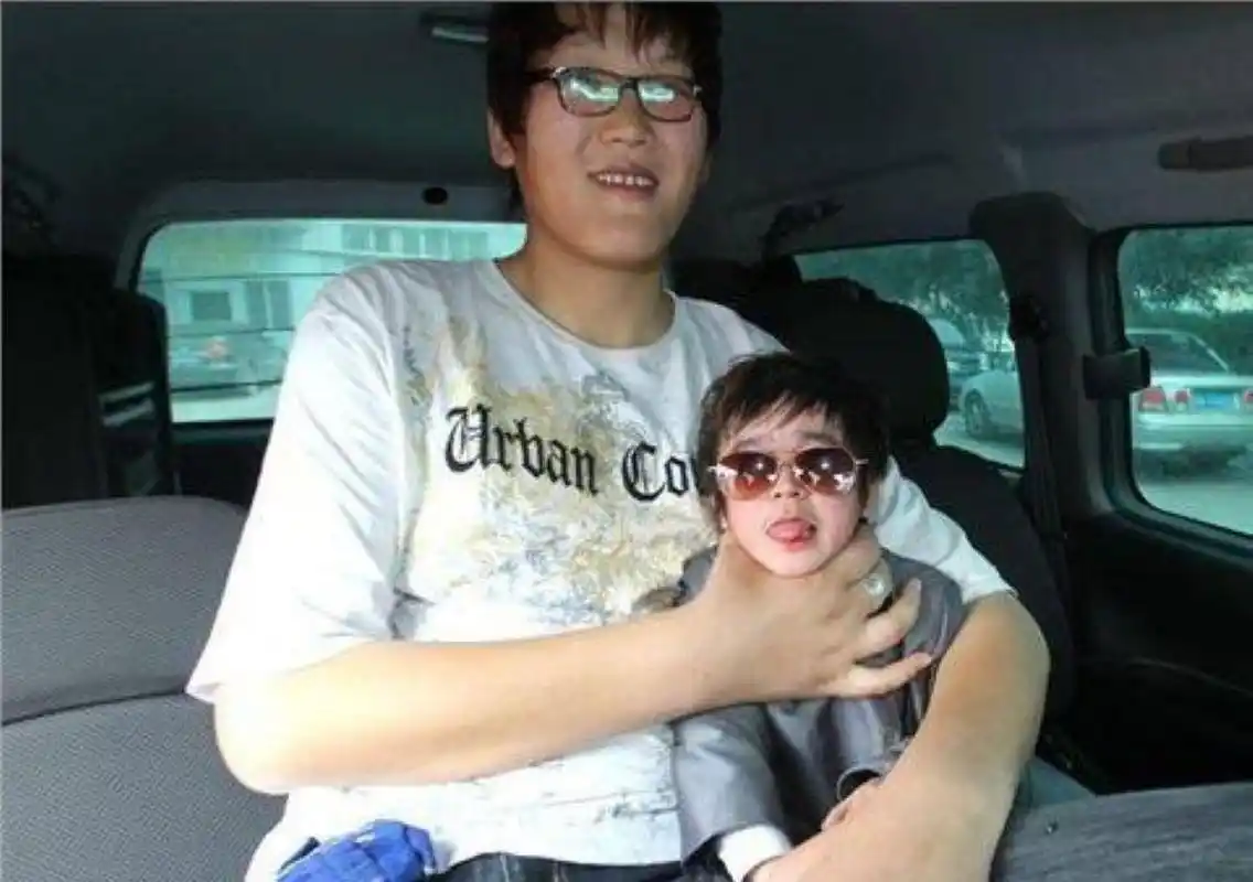 回顾亚洲巨人张欢身高238米被姚明视为接班人如今怎样了