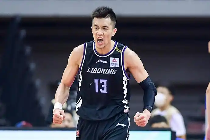 体坛联播│韦德入股爵士队郭艾伦回应评选望大家停止讨论