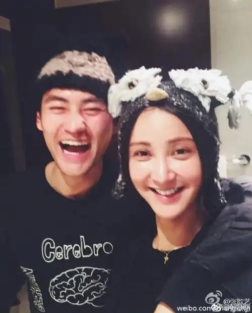 张歆艺送袁弘结婚纪念日礼物