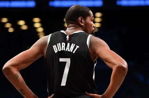 篮网输猛龙杜兰特8分提前退赛哈登17分12助欧文7次失误