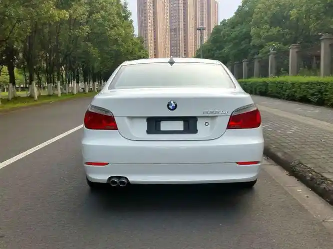 【宁波】2009年2月 宝马 宝马5系 523li 2.5 领先型 白色 手自一体