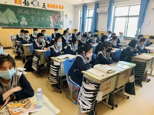 晴日暖风生麦气,朝气蓬勃满校园----青岛志贤中学高一高二年级学生返