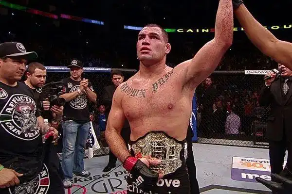 前ufc冠军被指控谋杀未遂,疑为14岁女儿报仇!|凯恩|龙斗|青海卫视