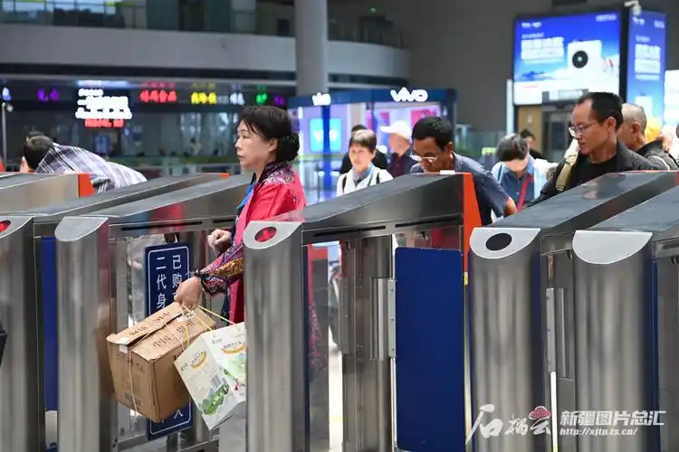 双节期间新疆铁路将加开180列临客