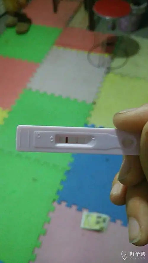 第一次什么也不懂,我今天见红怕怀孕买验孕棒试了第二条杠不明显,属于