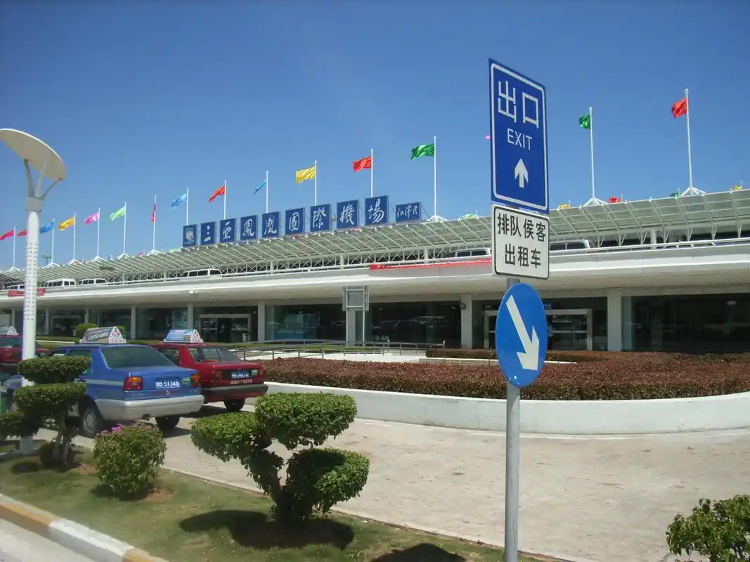 file:hn sanya phenix int airport taxi stop.jpg