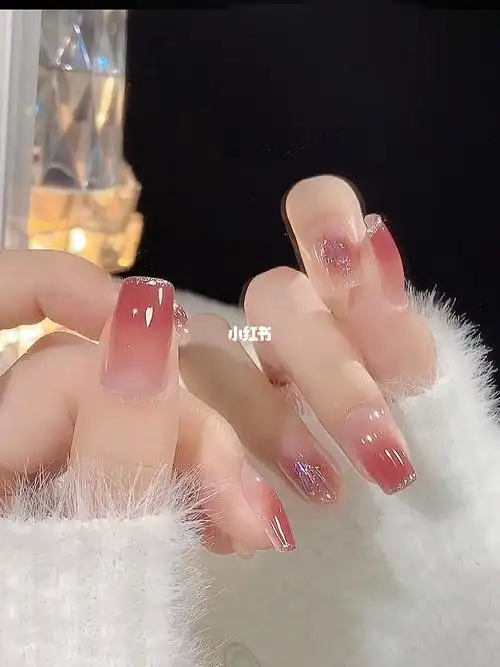 秋冬也要水嫩嫩蜜桃女孩渐变冰透美甲分享