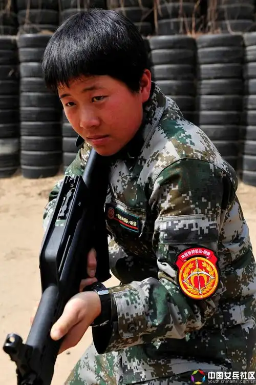 战场上没女人中国女特种兵像男兵一样严酷训练
