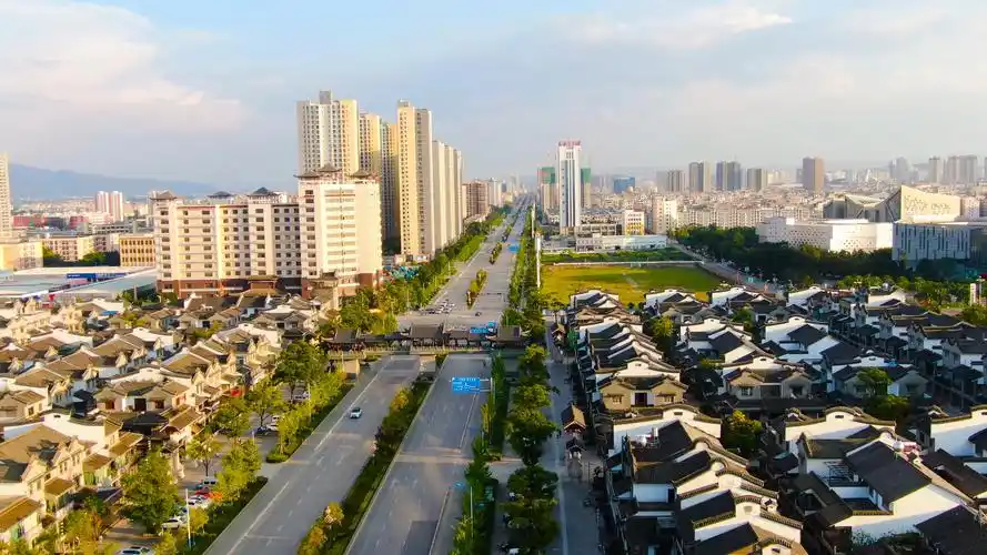 俯瞰曲靖珠江源大道