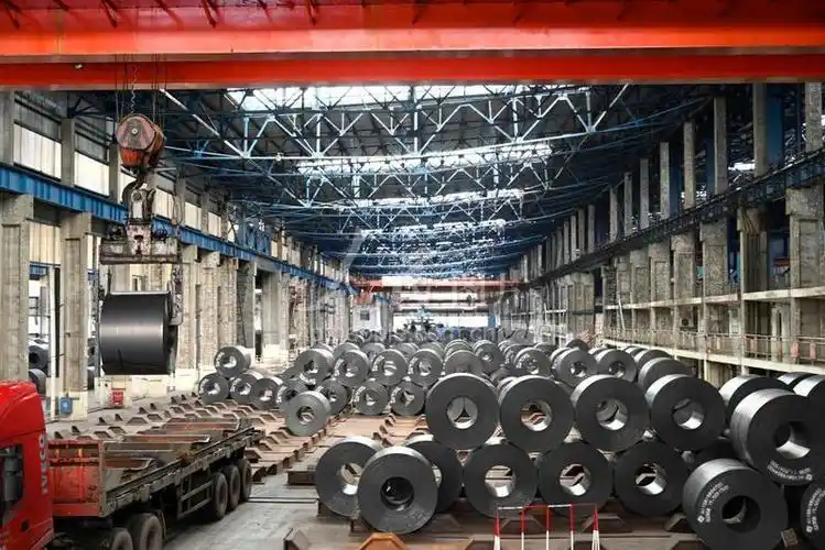 广西柳州:钢铁车间生产火热