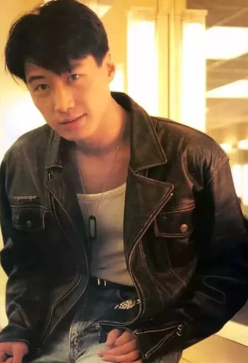 黎明早年青涩旧照曝光眉目清秀满满文艺气息秒杀小鲜肉