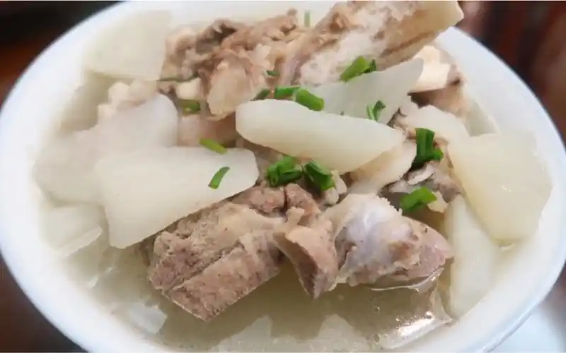 筒骨炖萝卜,营养美味,冬天要多吃萝卜身体健康,做法简单.