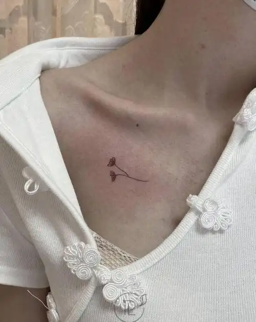 锁骨小清新纹身图片_胸部纹身图案