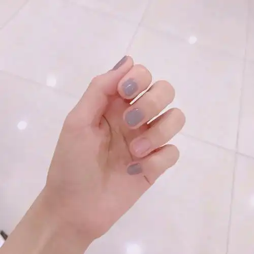 纯色系美甲短指甲夏天的颜色