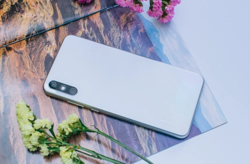 华为畅享10e珍珠白配色好评连连网友颜值高上档次