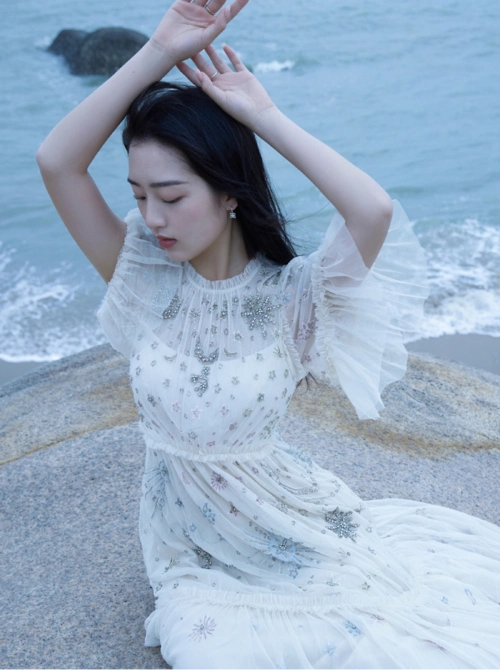 时代俊峰大公主邓恩熙越来越美了穿一袭钻石裙成熟有魅力