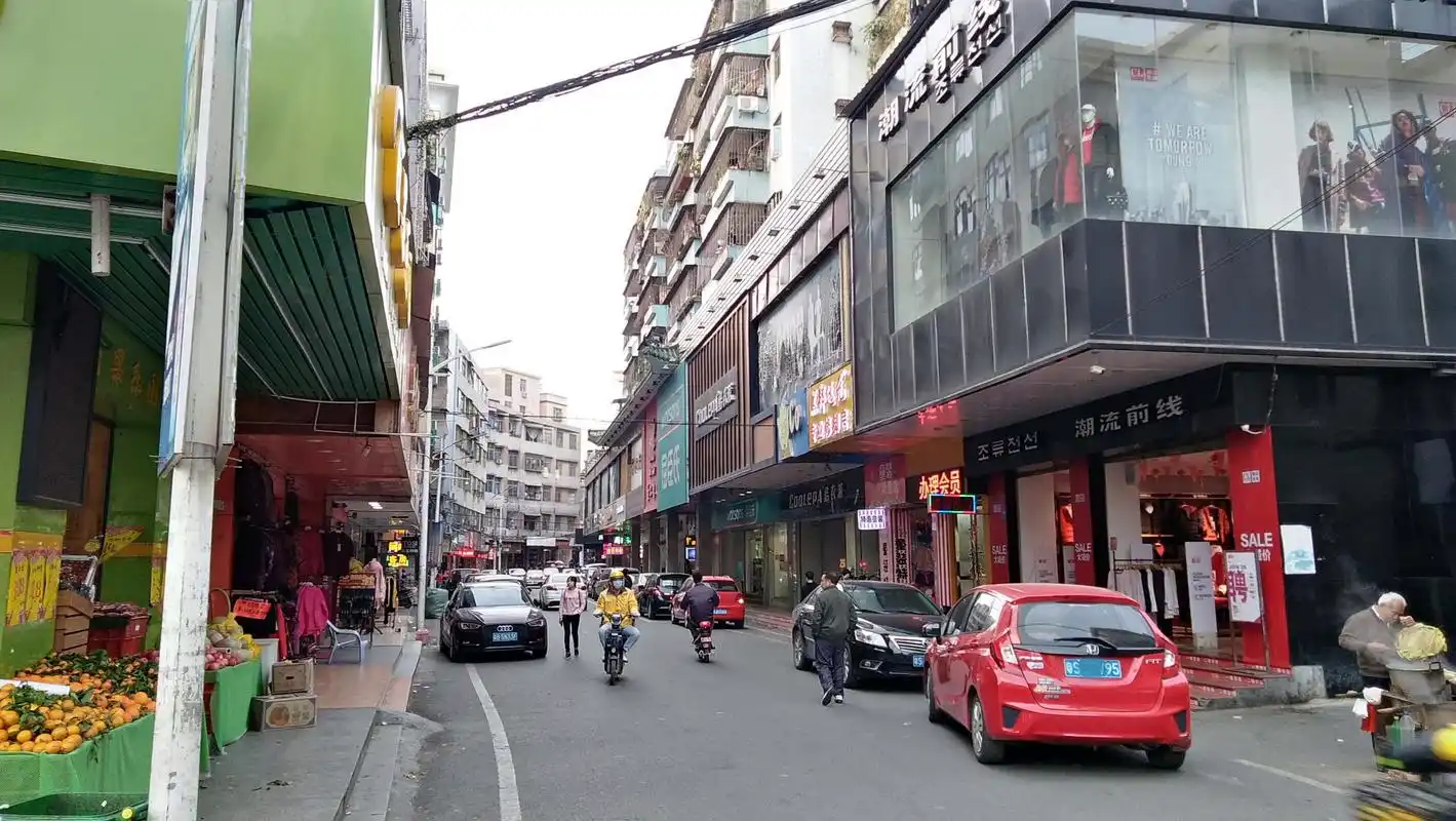 骑行在东莞塘厦镇路上的实拍,我们走过的地方你熟悉吗?