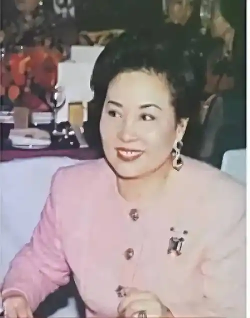 赌王二房蓝琼缨去世14岁嫁赌王为上位狂生1男4女最终活成赢家