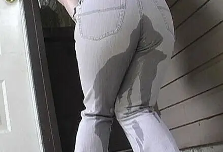 梦见自己尿裤子