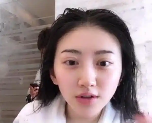 景甜纯素颜分享洗脸法4个步骤一个不少你也是水光肌